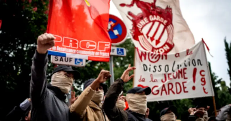 La Jeune Garde : les liens troubles entre l'ultragauche violente et les partis politiques