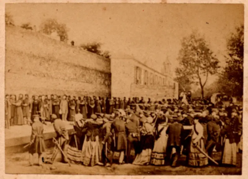 La Pétroleuse et le Jésuite : le choc des deux France lors de la Semaine Sanglante