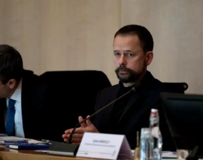 La Rochelle : la préfecture réagit après les incendies de véhicules à Mireuil