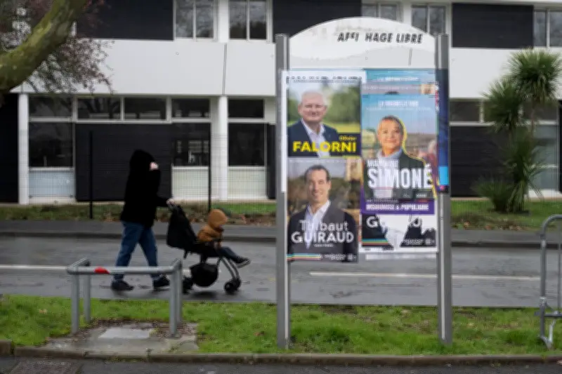 La Rochelle : le maire Thibaut Guiraud porte plainte après des violences en campagne