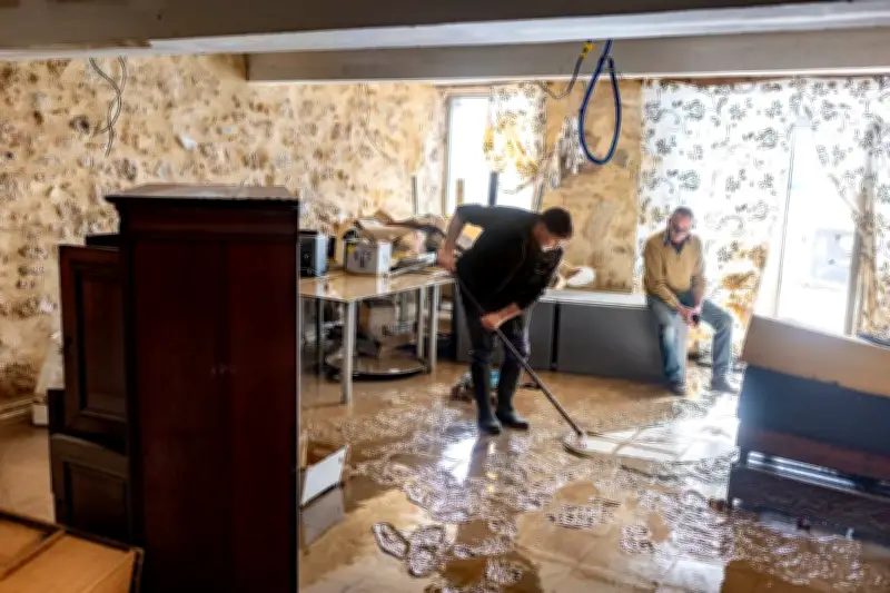 À La Réole, le grand nettoyage après les inondations et un élan de solidarité