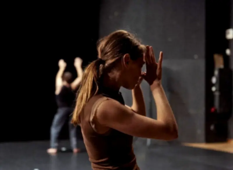 Léa Vinette dévoile 'Éclats', un chœur qui bat la saccade