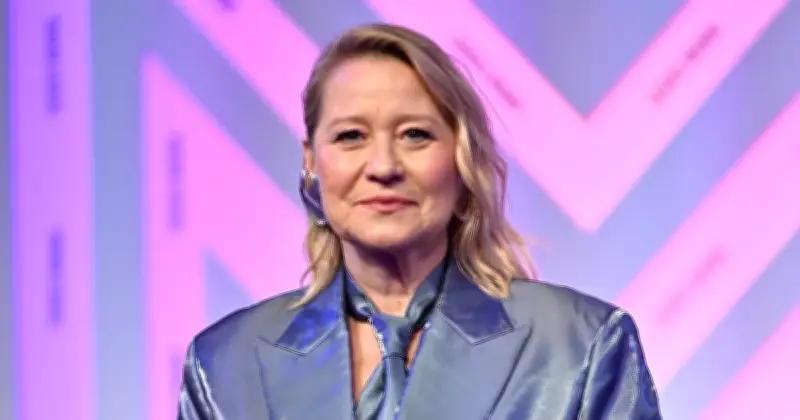 La Voisine Danoise sur Arte : une comédie noire sur les tensions coloniales