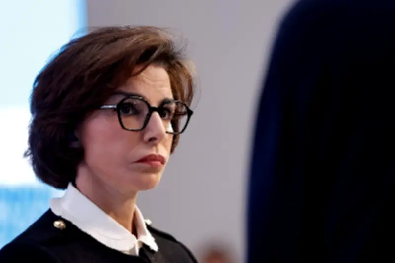 L'affaire Renault-Ghosn : un procès qui menace la mairie de Paris de Rachida Dati