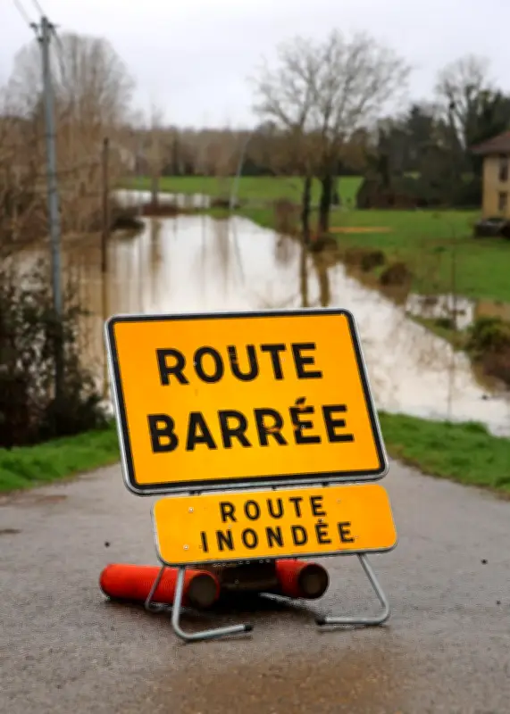 Landes : une dizaine de routes toujours fermées après les tempêtes et inondations