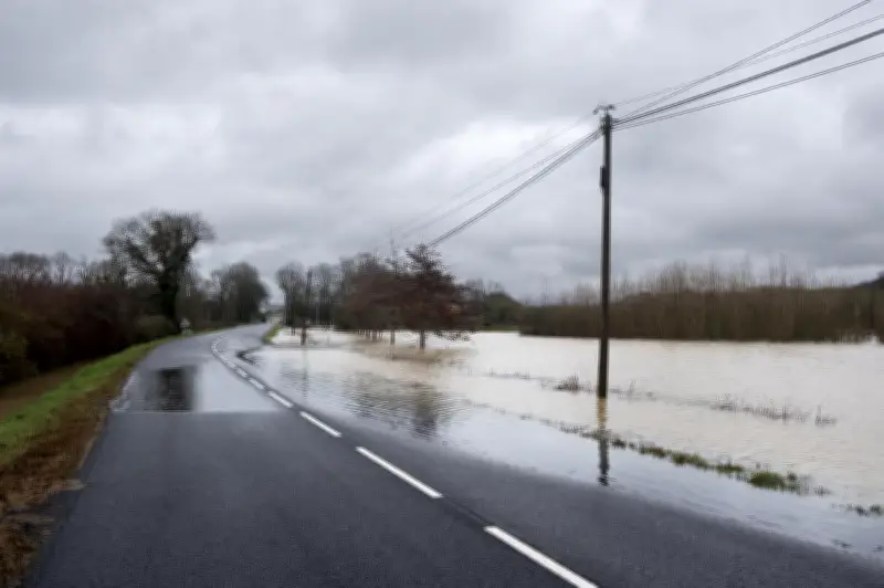 Landes : vigilance orange au vent, routes coupées après les intempéries