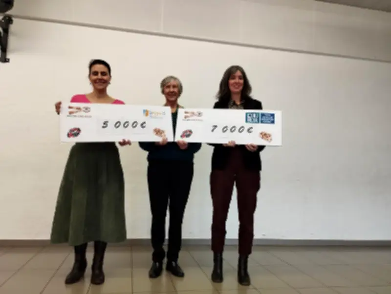 L'association Unis vers contre cancer remet 12 000 euros pour la recherche à Bordeaux