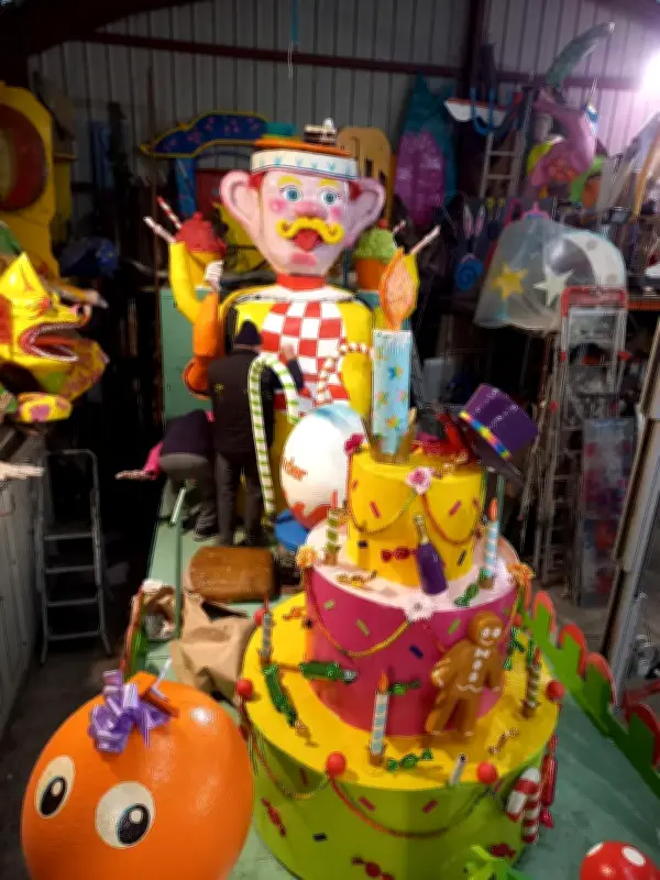 L'atelier carnaval d'Aurore de la Forêt dévoile ses chars féeriques avant les défilés