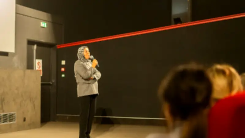 Latifa Ibn Ziaten transmet un message de paix aux élèves de Millau