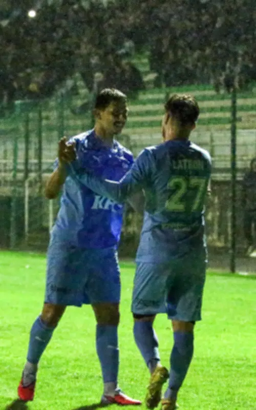 L'Aviron Bayonnais écrase Angoulême 5-0 et consolide son podium en N2