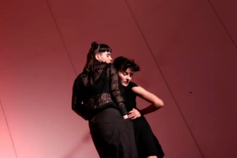 Le Bateau Lyre se métamorphose en café-théâtre pour une soirée artistique exceptionnelle