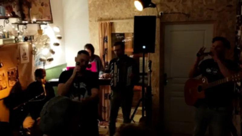 Le café associatif Barnabu insonorisé pour apaiser ses voisins après plaintes