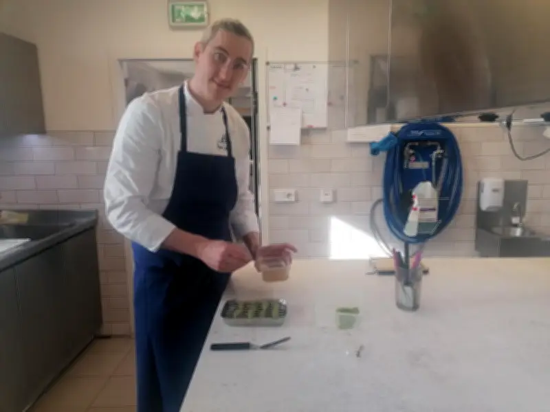 Le chef pâtissier des Belles Perdrix vise la victoire au Championnat de France du dessert
