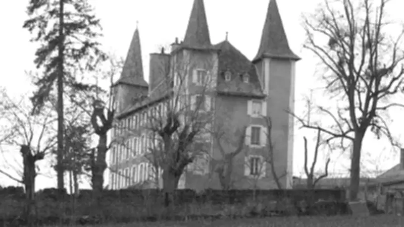 Le château du Crespin en Lozère : une demeure de 1839 aux 90 fenêtres