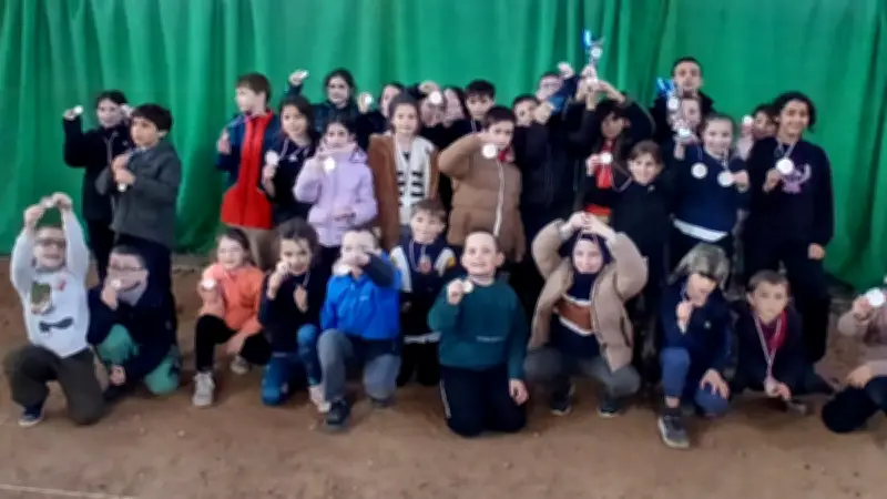 Le club de quilles de huit initie les écoliers aveyronnais à leur patrimoine sportif