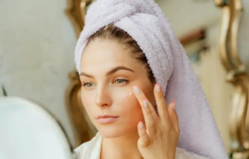 Le démaquillage, étape clé pour une peau saine et éclatante au quotidien