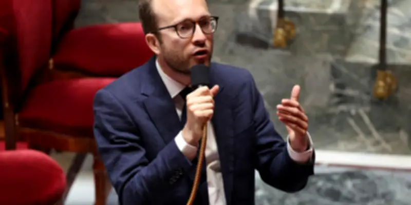 Le député Patrier-Leitus prône une révolution de la politique familiale face à la chute des naissances