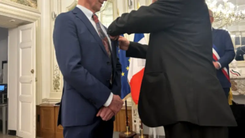 Le Dr Alain Isatelle reçoit l'Ordre National du Mérite à Alès pour 41 ans de dévouement