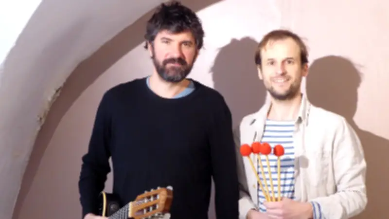 Le duo musical Covel-Del-Rox en concert à Péret : poésie et complicité