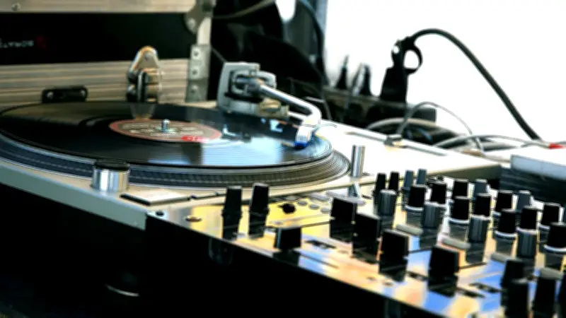 Le Glacier à Lespignan organise une grande soirée house avec DJ Jackhouse