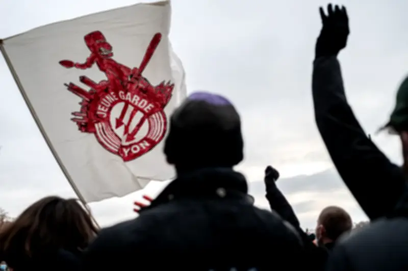 Le gouvernement envisage la dissolution de groupes liés à la Jeune Garde