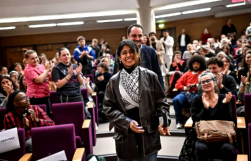 Le gouvernement interdit les meetings politiques à risque dans les universités après un décès