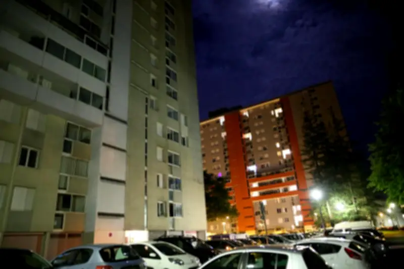 Le gouvernement maintient les quotas de logements sociaux malgré la crise, suscitant l'indignation du secteur