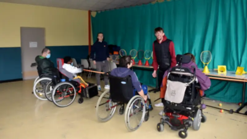 Le handisport crée du lien social au foyer de Civergols en Lozère