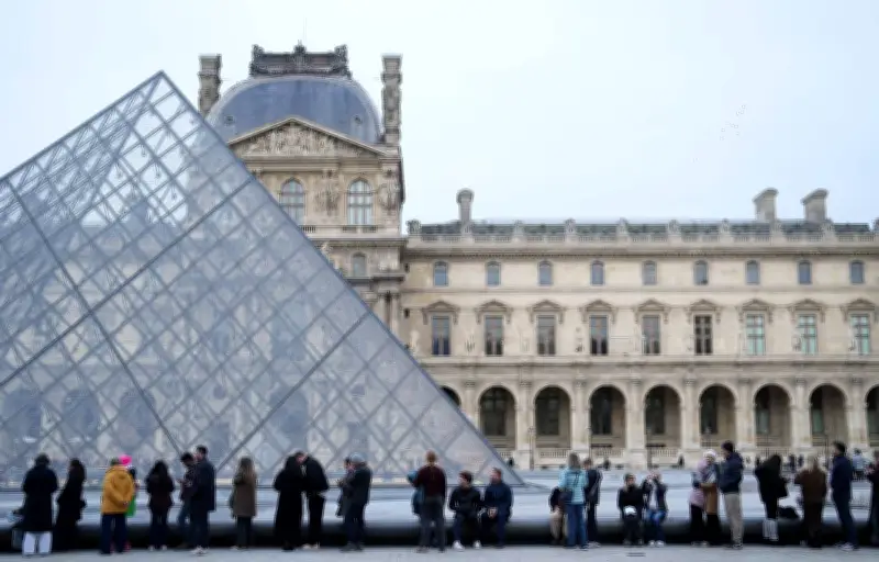Le Louvre accusé d'être un 'État dans l'État' par une commission parlementaire