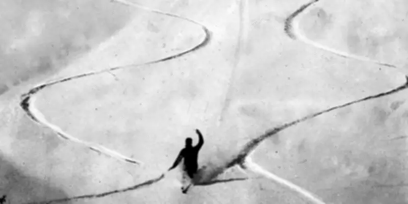 Le médecin skieur des Alpes : des patins de frêne pour soigner les patients isolés