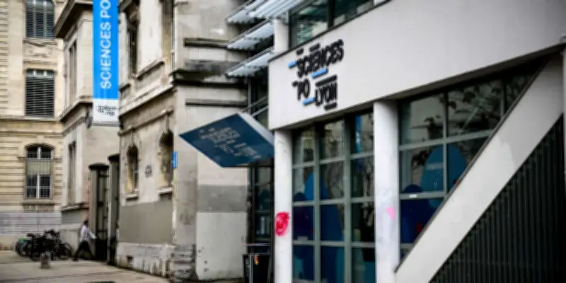 Le ministre Baptiste interdit les meetings à risque dans les universités après la mort d'un militant