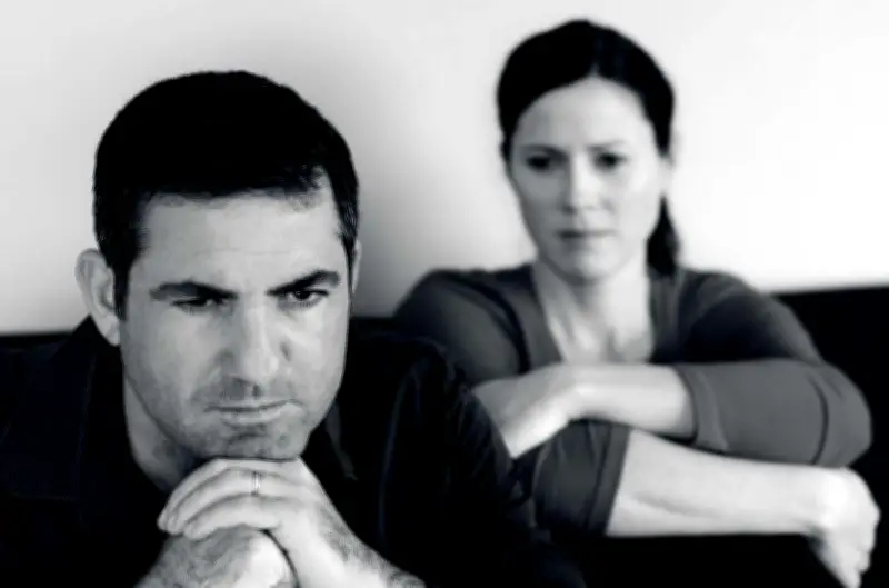 Le non-dit dans le couple : une source de frustration et de conflits à éviter