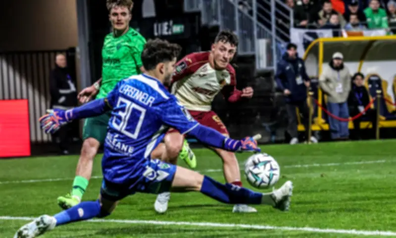 Le Pau FC dominé par Saint-Étienne (0-3) et mesure l'écart avec l'élite de Ligue 2