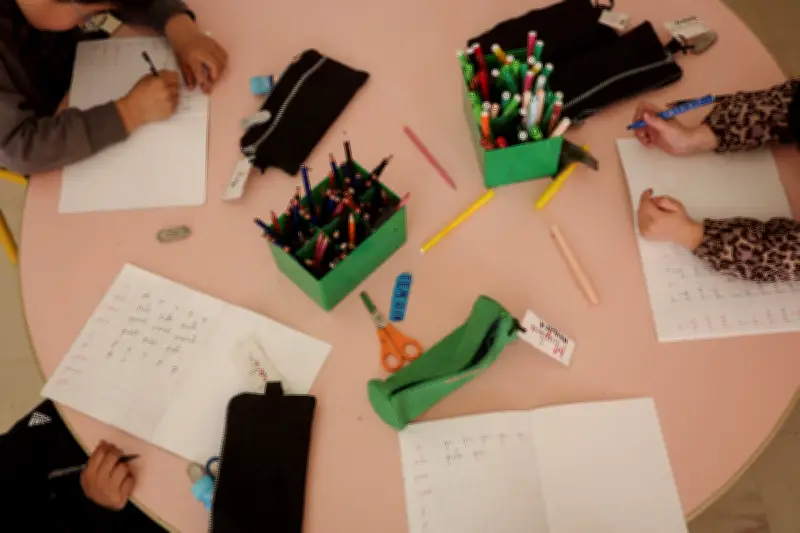 Le Petit Français en Difficulté : Un Portrait Critique de l'Éducation et du Mode de Vie