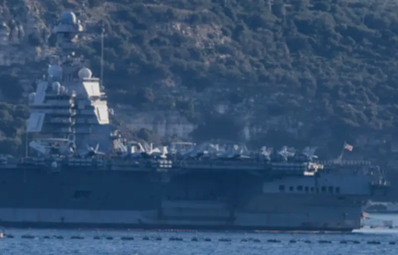 Le porte-avions USS Gerald R. Ford déployé en Crète pour renforcer la présence militaire américaine au Moyen-Orient