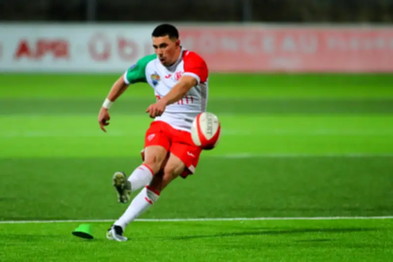 Le poste de demi d'ouverture du BO : un chantier permanent entre blessures et exigence