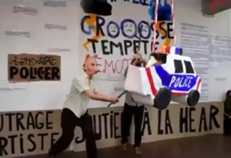 Le préfet de Gironde saisit la justice après la destruction d'une voiture de police factice aux Beaux-Arts de Bordeaux