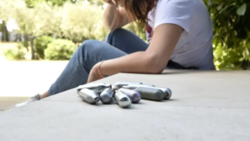 Le professeur Thouvenot alerte sur les conséquences graves du protoxyde d'azote chez les jeunes