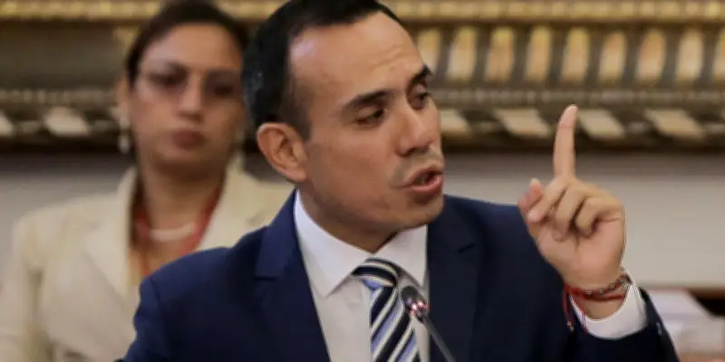 Le président péruvien José Jeri face à une possible destitution après des réunions secrètes