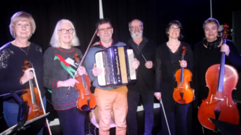 Le quatuor AIGA et Éric Castagnet illuminent le Café scène avec des tangos enflammés
