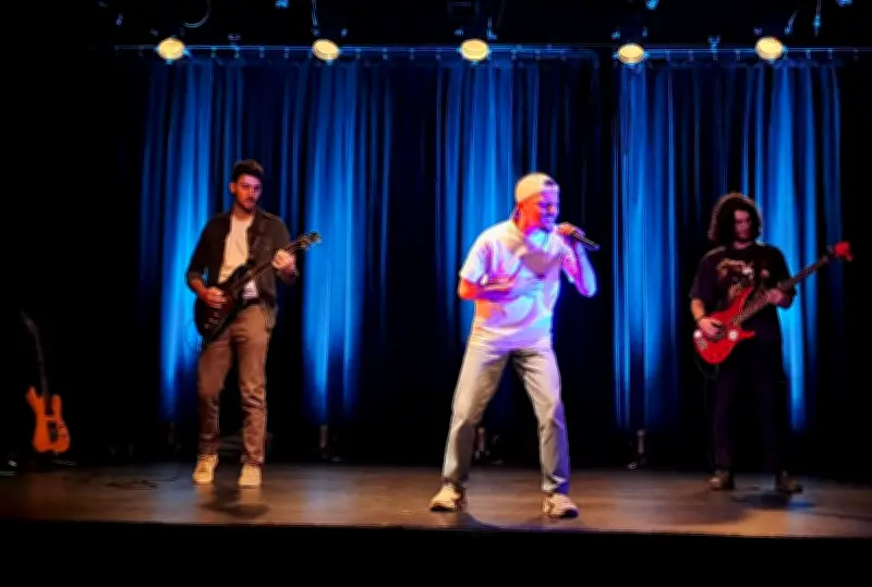 Le rappeur Lince de retour sur scène à Villeneuve avec un trio acoustique