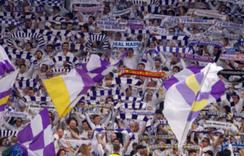 Le Real Madrid déploie une banderole antiraciste après les incidents