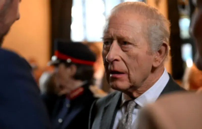 Le roi Charles III « profondément inquiet » des accusations contre son frère Andrew dans l'affaire Epstein