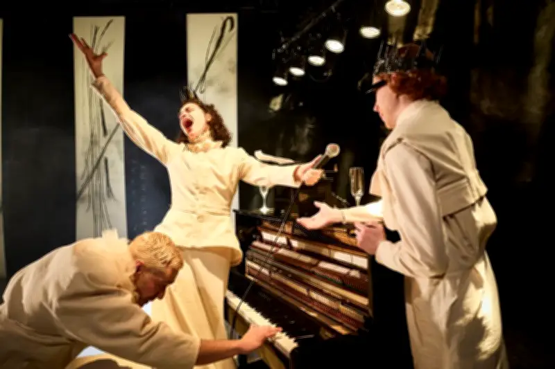 Le Roi, la Reine et le Bouffon : Clémence Coullon confinée au fabuleux