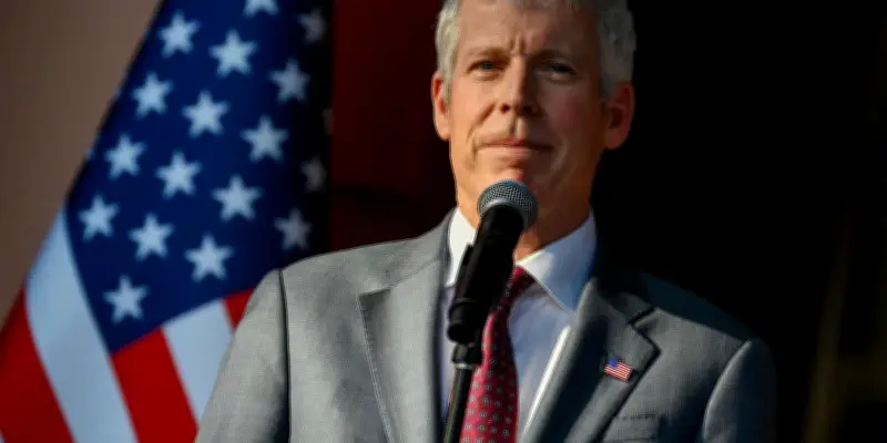 Le secrétaire américain à l'énergie critique l'AIE, défendant la ligne fossile de Trump