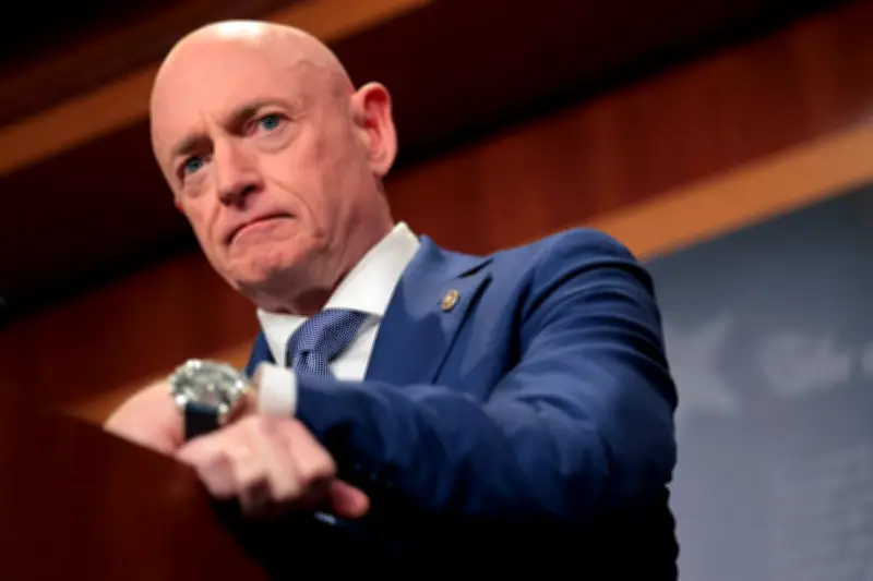 Le sénateur démocrate Mark Kelly gagne une première bataille judiciaire face aux accusations de Trump