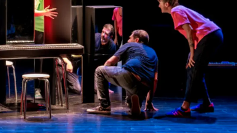 Le spectacle musical 'Nos jours de fête' enchante les enfants à Mèze