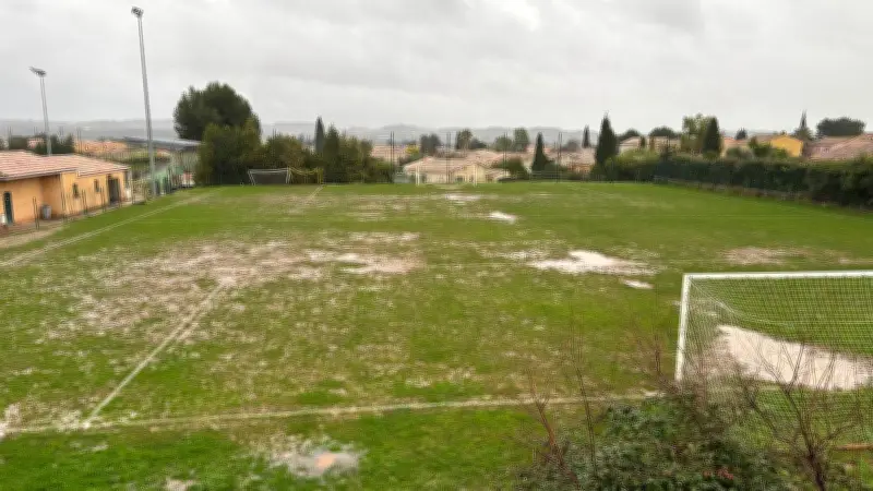 Le terrain de foot de Canet détruit par la pluie : le synthétique, solution ou gouffre financier ?