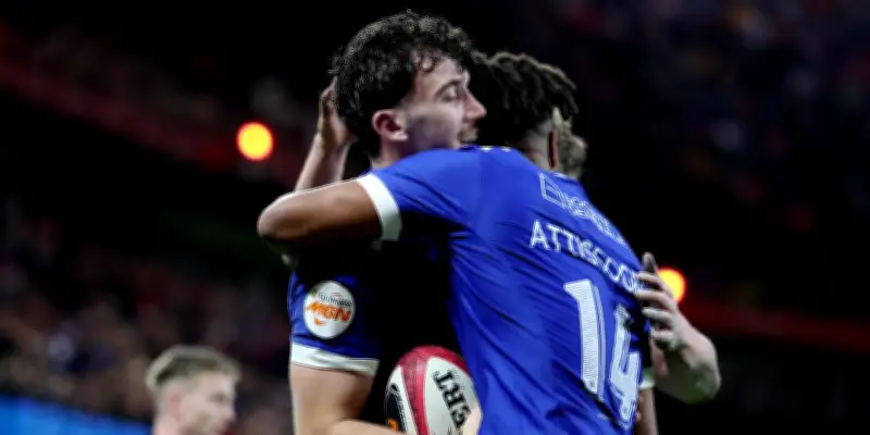 Le XV de France écrase le Pays de Galles et prend la tête du Tournoi des Six Nations