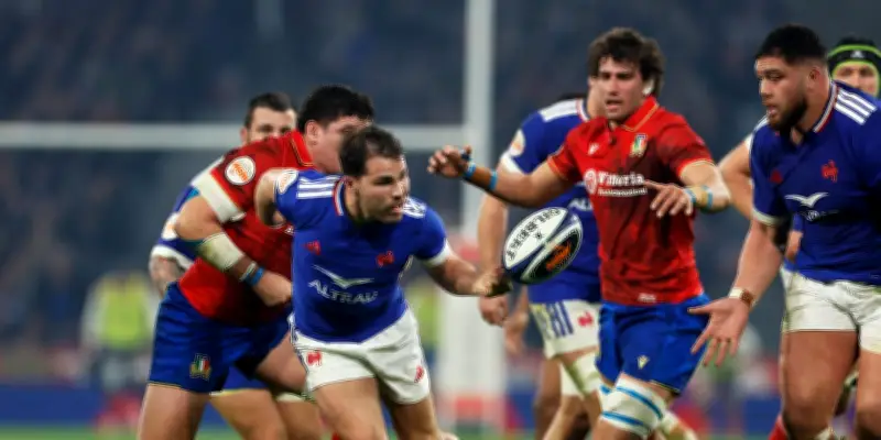 Le XV de France domine l'Italie malgré un match brouillon et conserve son invincibilité
